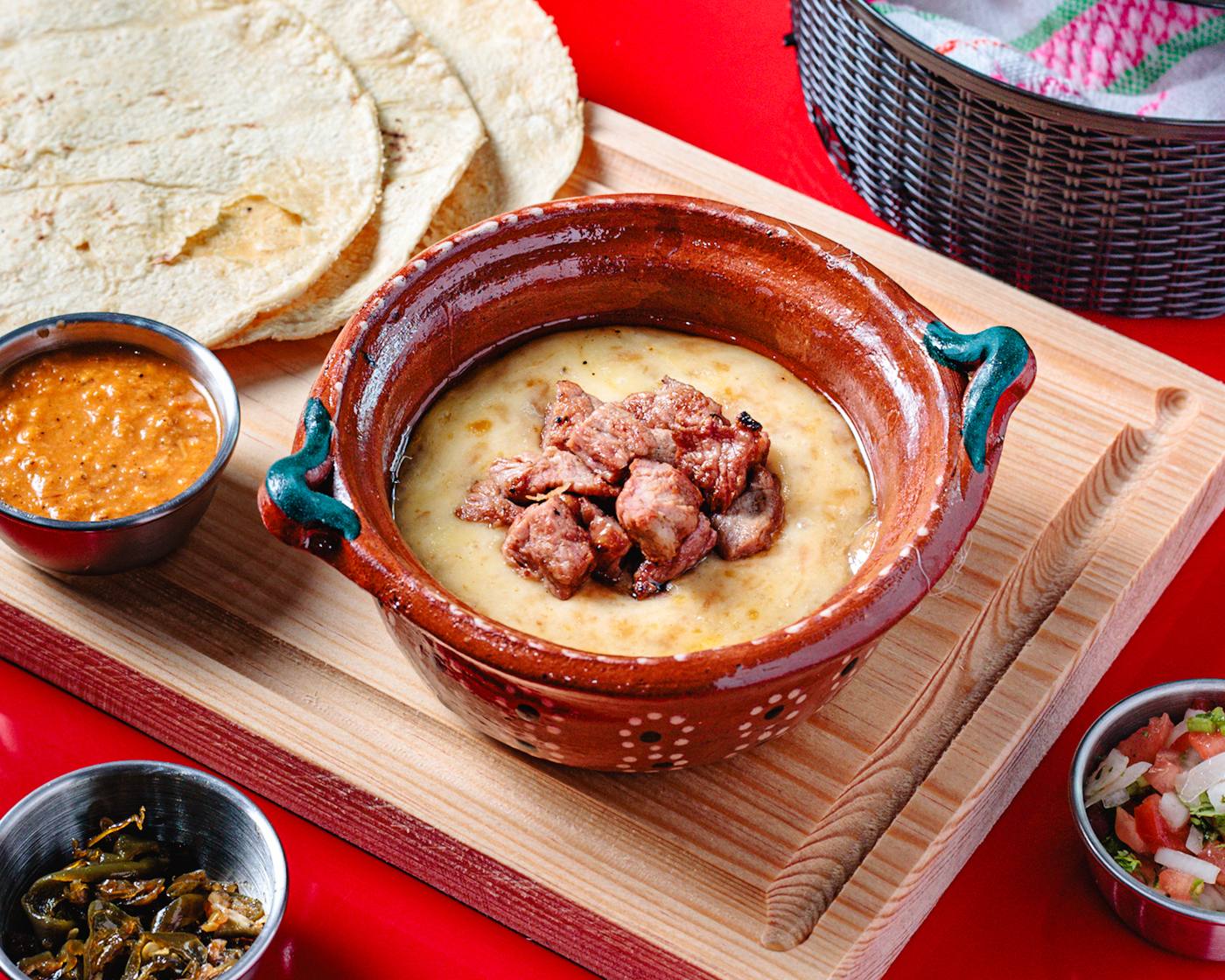 Queso Fundido con Arrachera